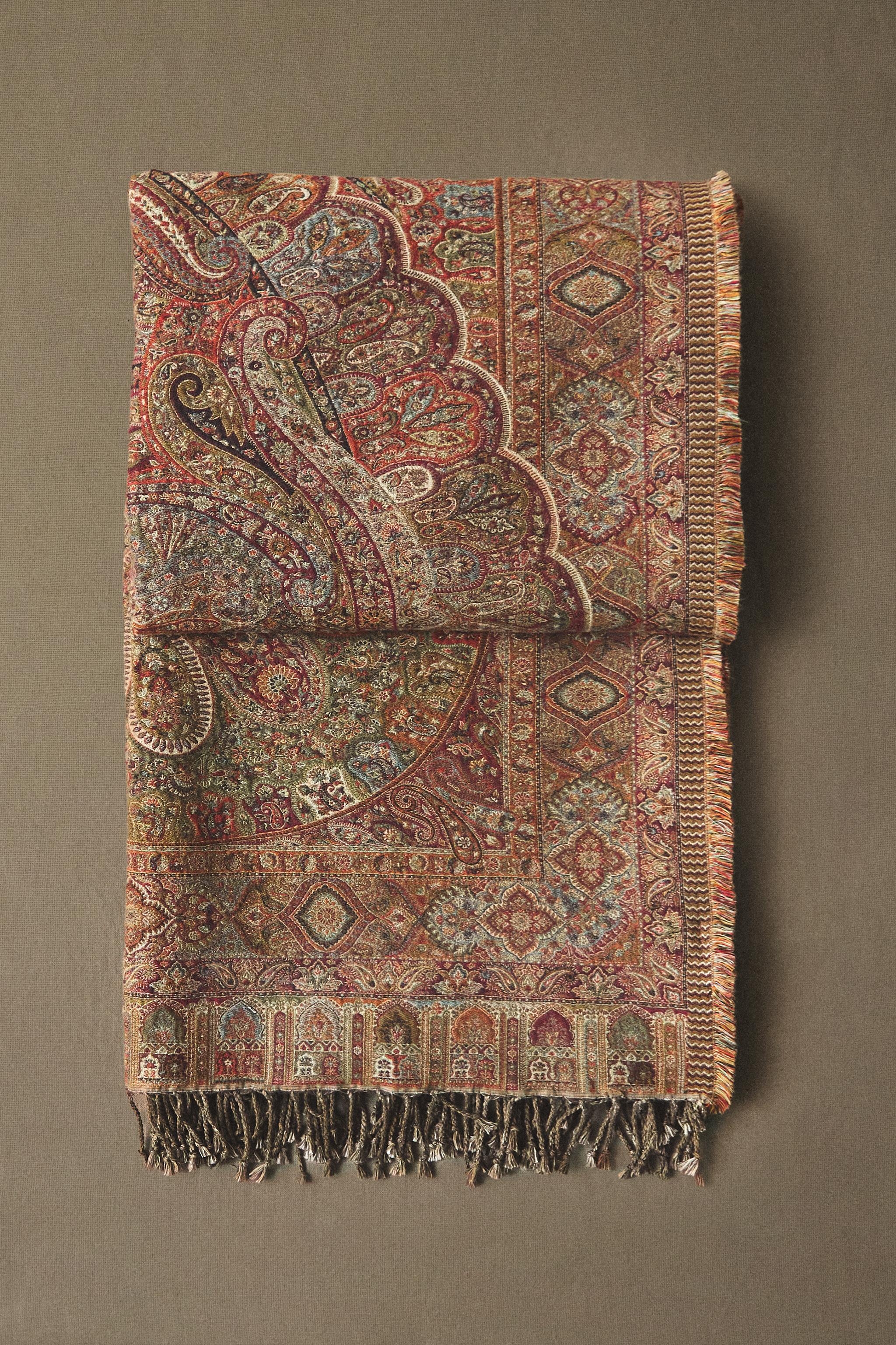 PAISLEY JACQUARD BLANKET